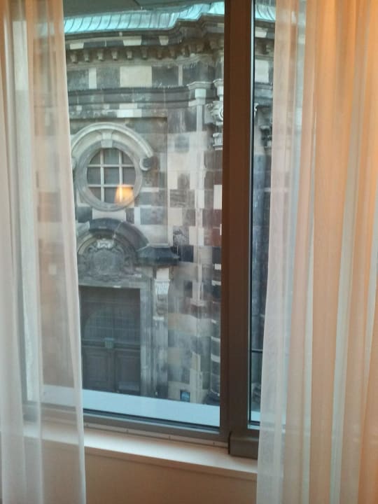 Fensterblick Richtung Kreuzkirche NH Collection Dresden Altmarkt