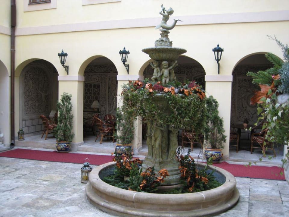 Ein schöner Innenhof Residence Hotel Alchymist