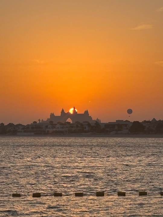 Strand Rixos The Palm Hotel & Suites