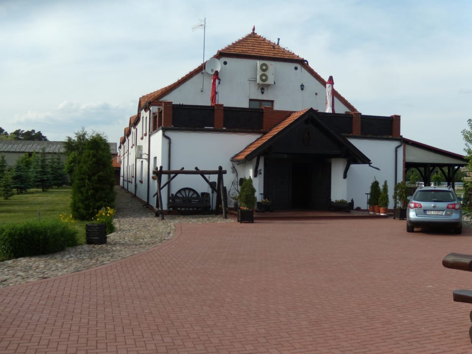 Eingang des Restaurants Hotel Stara Stajnia