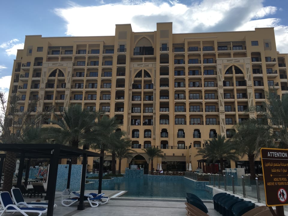 Pool am Haupthaus DoubleTree by Hilton Resort & Spa Marjan Island