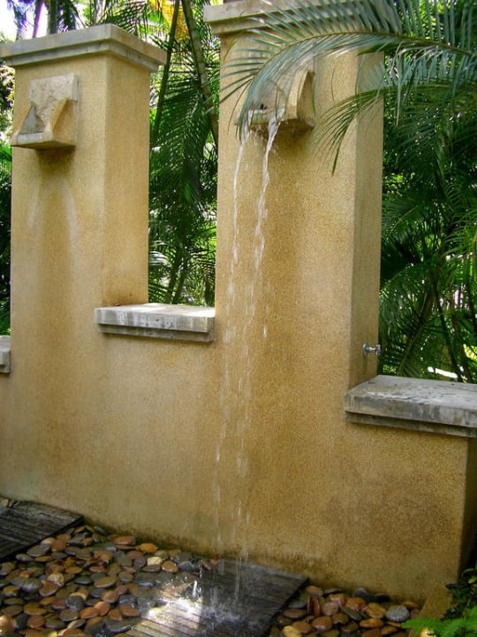 Duschen am unteren Pool Hotel Pimalai Resort & Spa