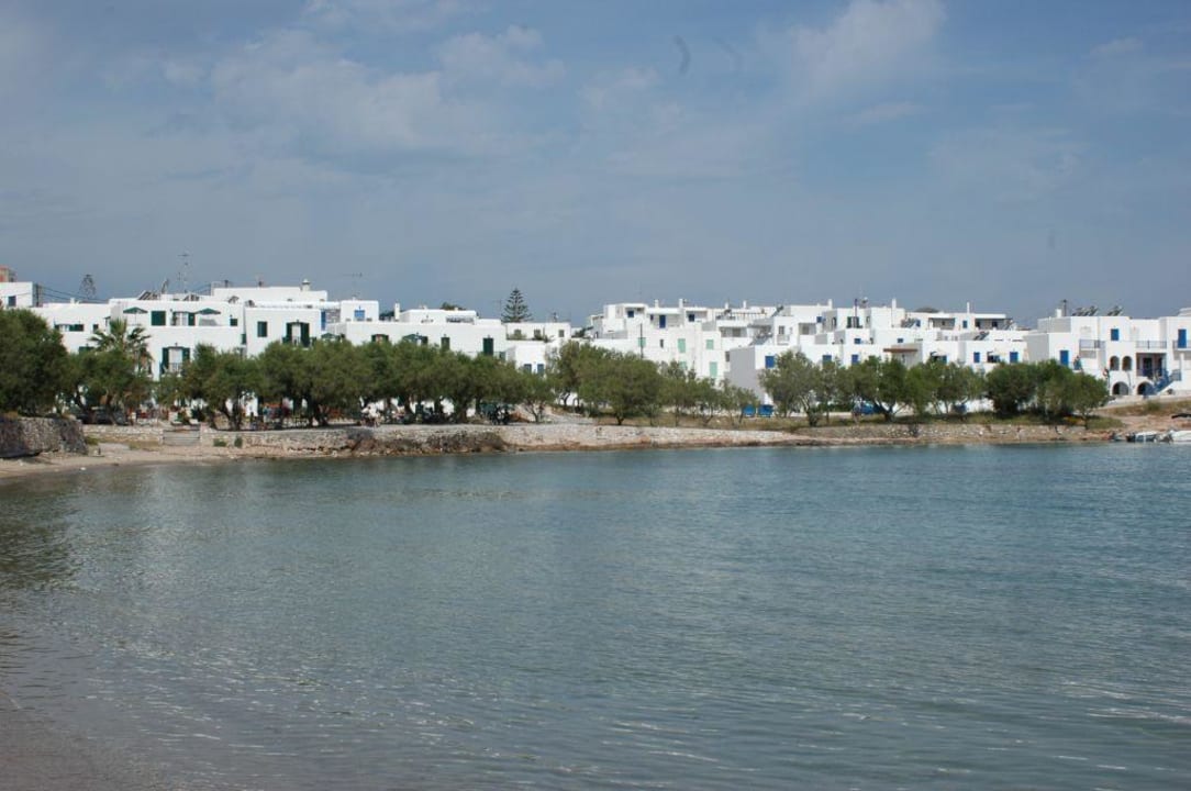 Hotel vom Strand aus gesehen Kalypso Hotel