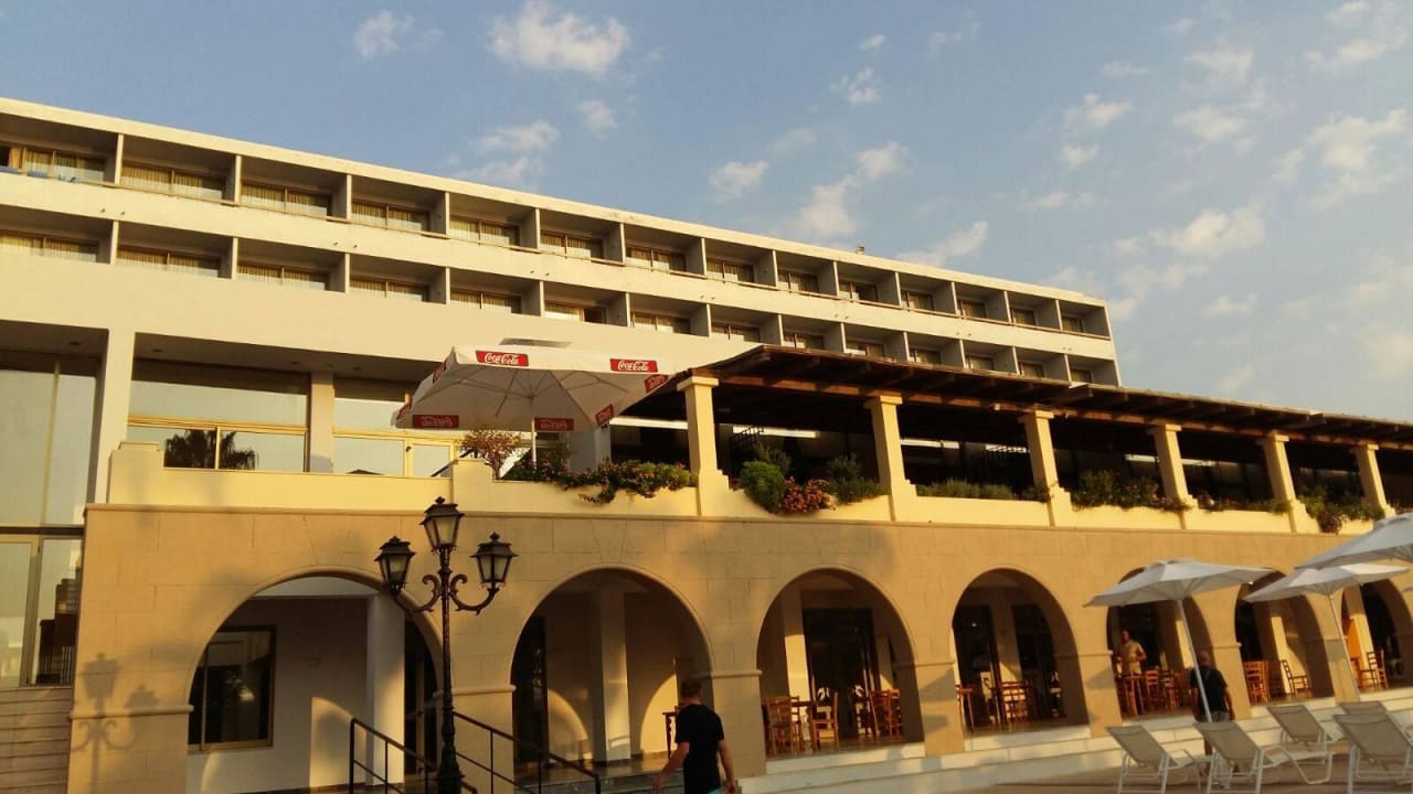 Hotelfassade Grecotel LUXME Dama Dama