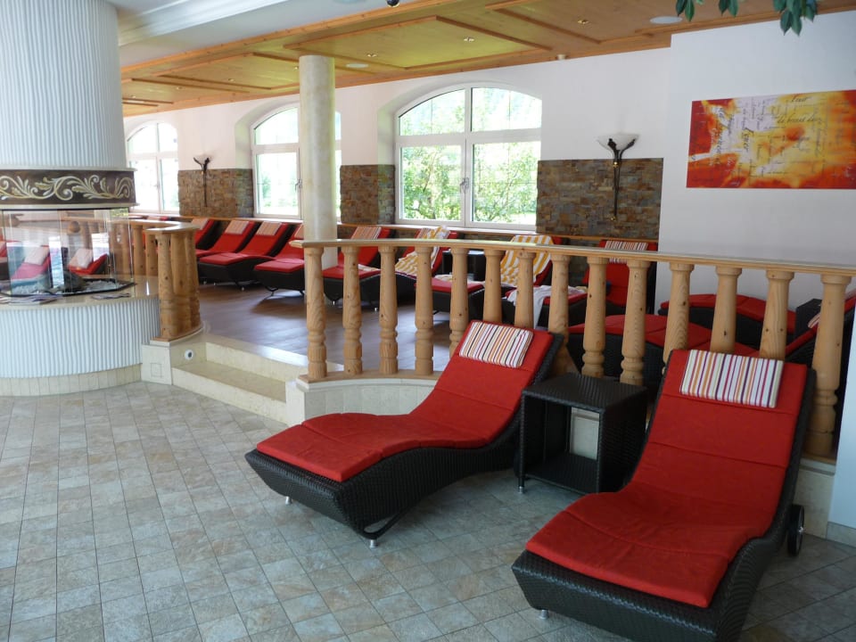 Ruhebereich im Hallenbad Hotel Edenlehen