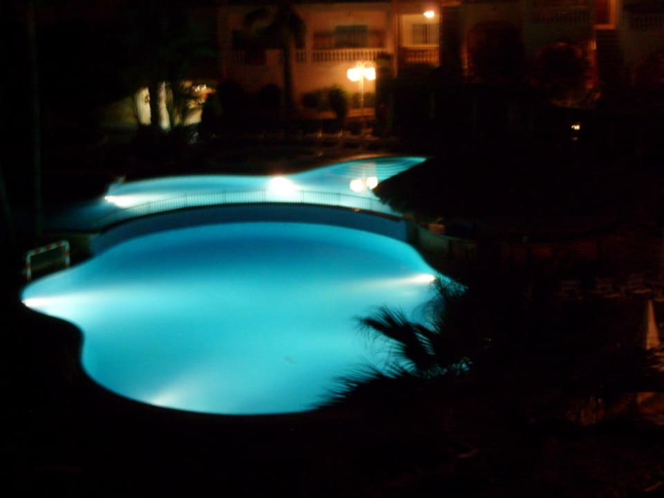 Poolanlage bei Nacht R2 Lago Playa Park