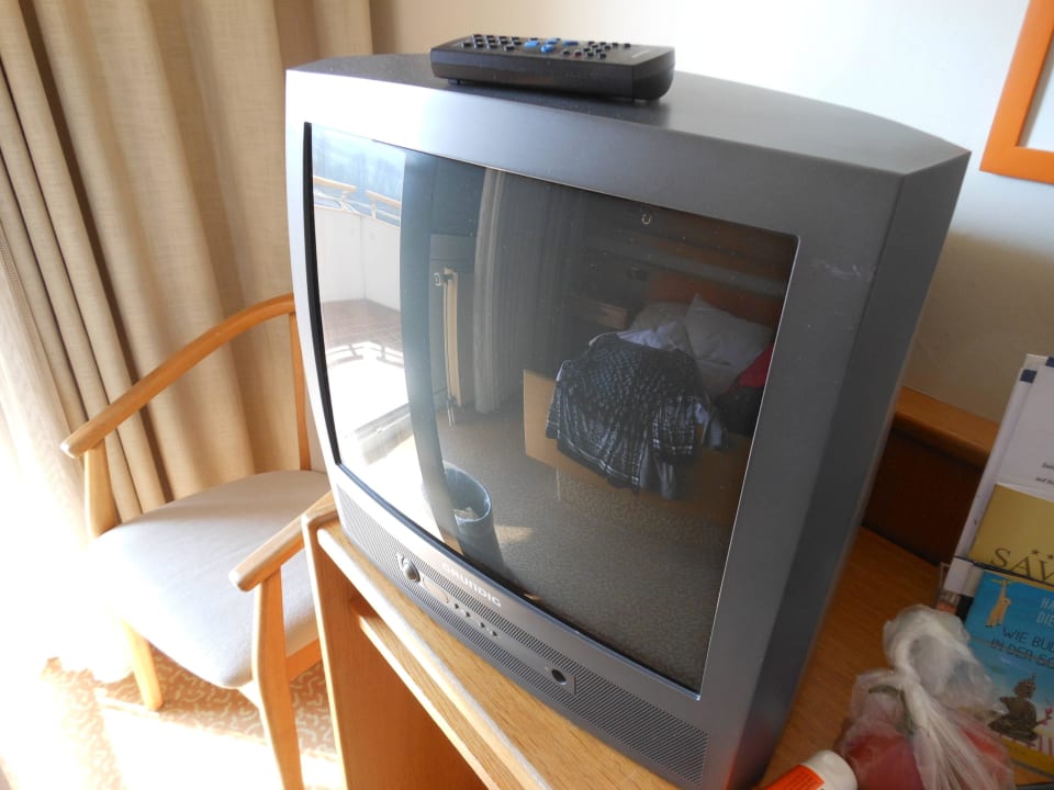 Kleiner Röhrenfernseher, schreckliches 50Hz-Bild SAVOY Hotel Bad Mergentheim