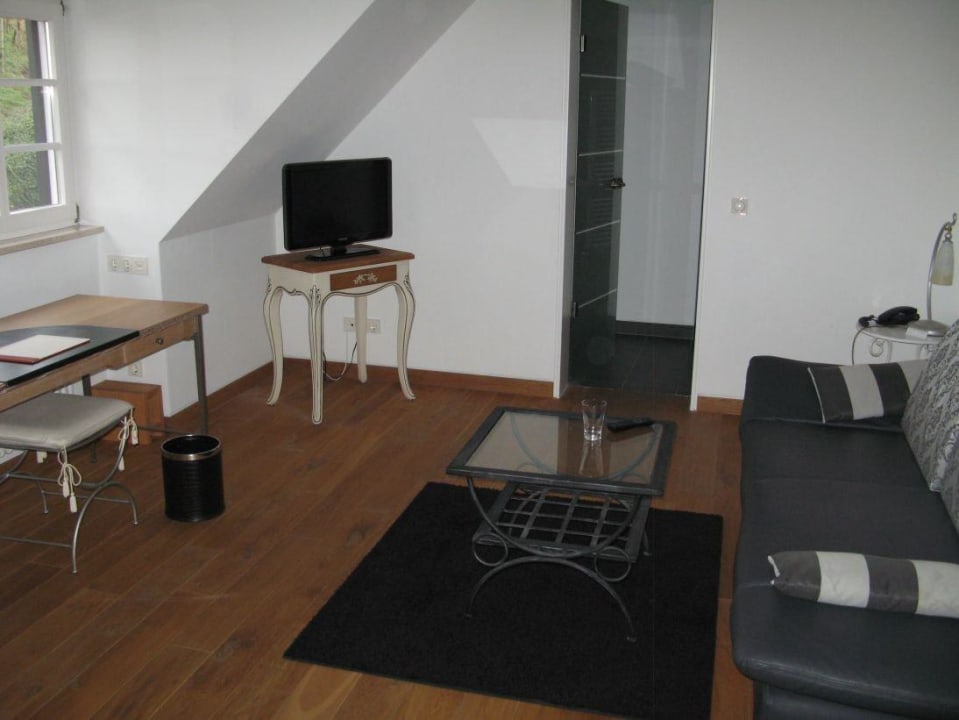 Zimme r2 mit Blick zum 2. Bad Hotel Residenz im Schloss Neuweier