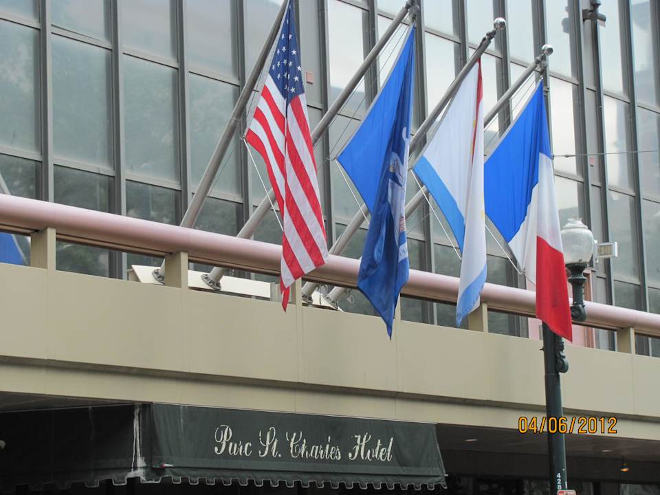 Unser Zimmer war hinter der amerikanischen Fla The Blake Hotel New Orleans