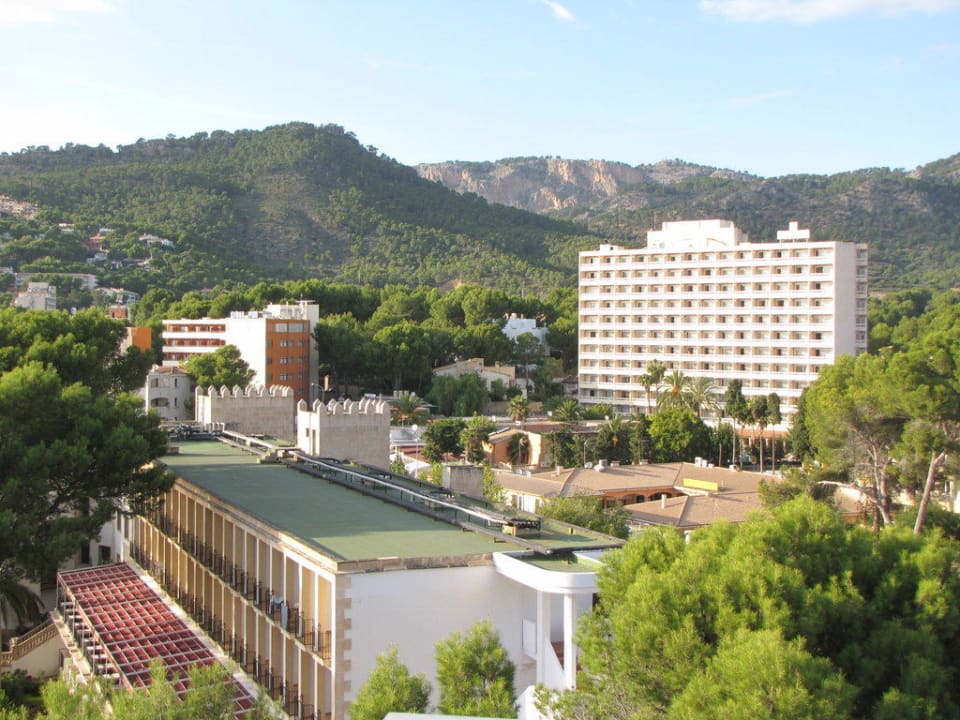 Zentrum Paguera mit Blick zum Hotel Valentin Reina Paguera