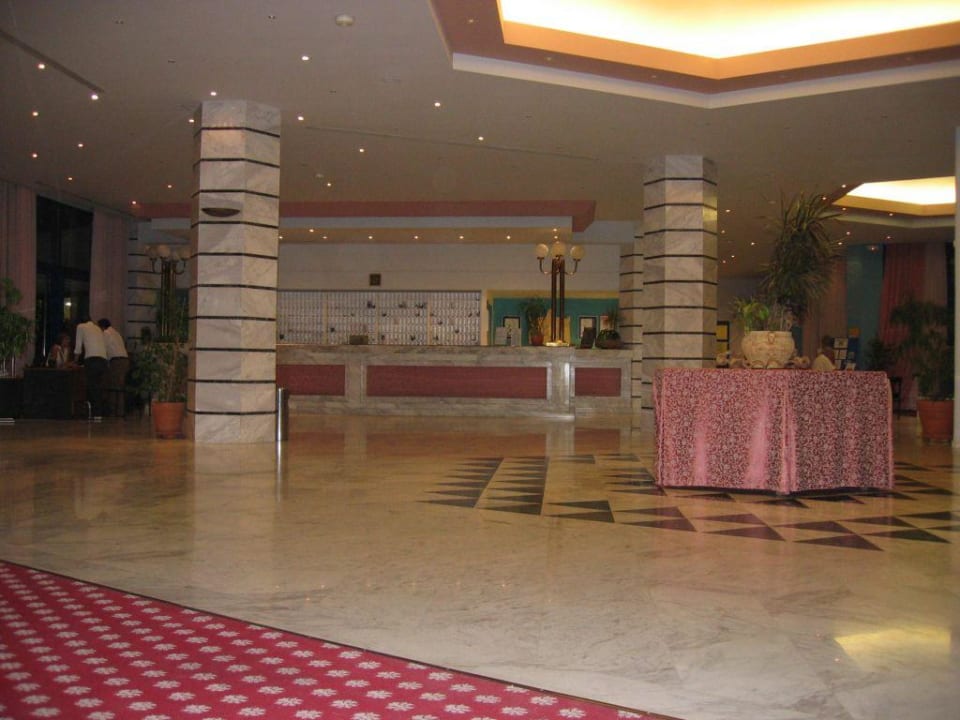 Eingangshalle mit Blick auf die Rezeption Rodos Princess Beach Hotel & Spa