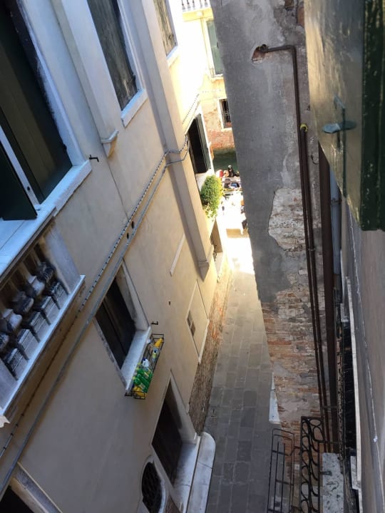 Der Ausblick nach unten vom Zimmer Hotel Torino