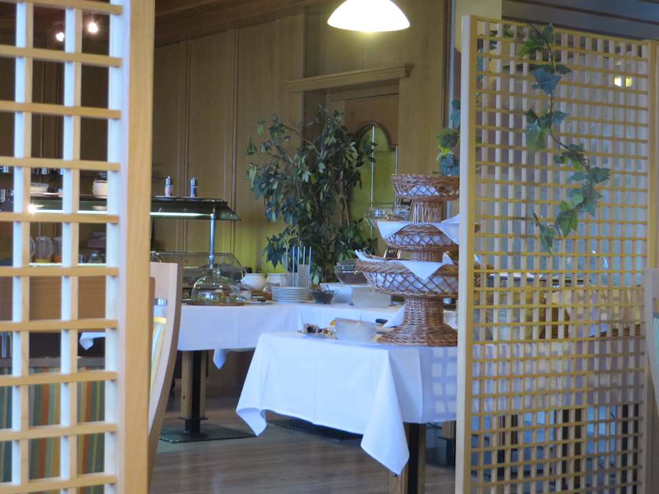 Blick zum Frühstücksbüffet Hotel Feneberg