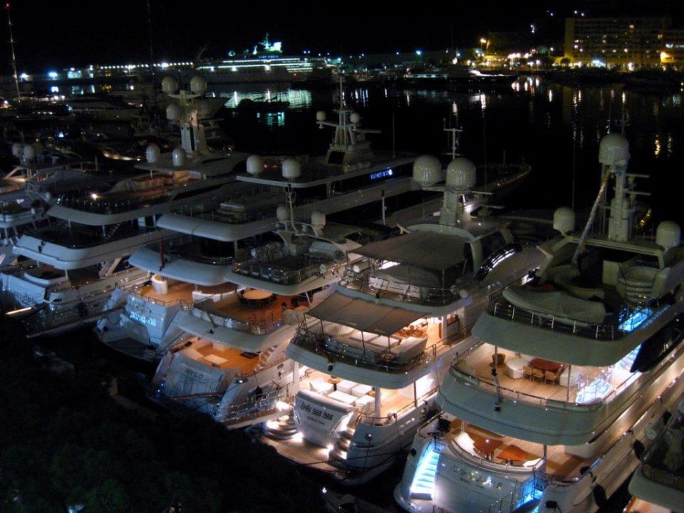 Ausblick vom Zimmer bei Nacht Hotel Port Palace