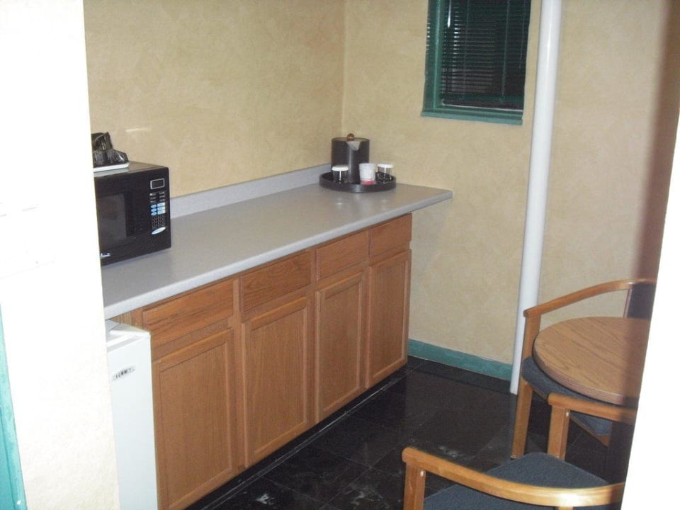 Küche in Room 520 Ramada by Wyndham Jersey City