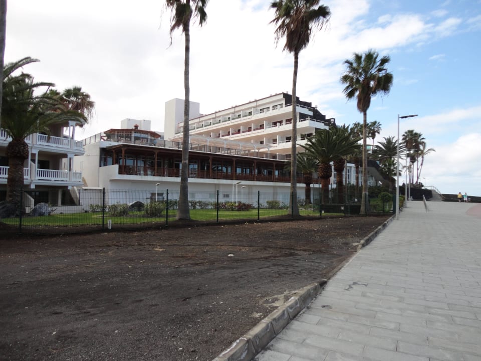 Von der Strandpromenade Melia La Palma Hotel