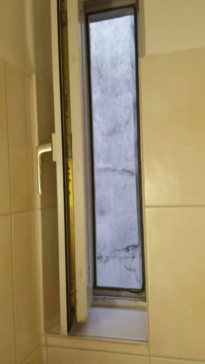 Badfenster Hotel Lumen am Hauptbahnhof