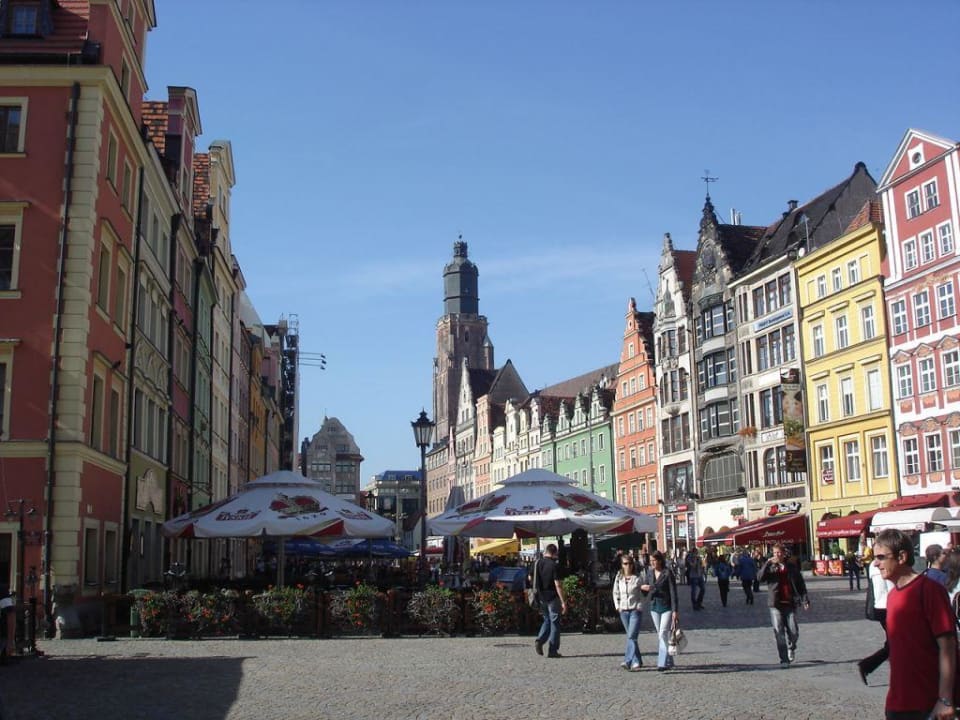 Markplatz mit Elisabeth Kirche Wyndham Wroclaw Old Town