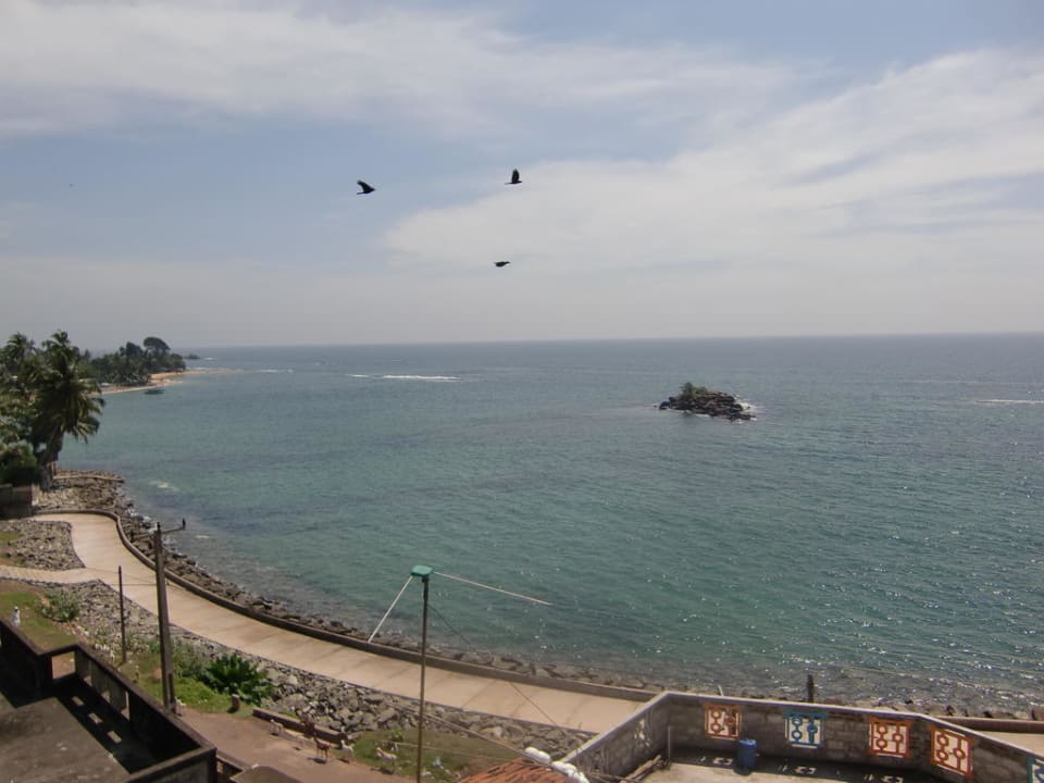 Blick vom Balkon aufs Meer Bochum Lanka Hotel/Resort