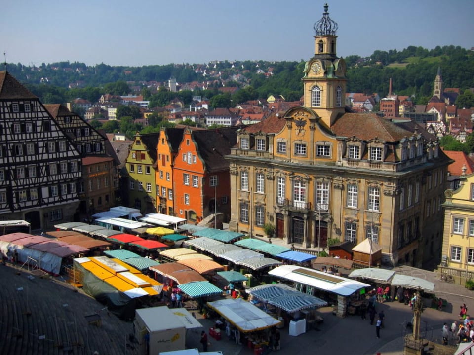Ausblick vom Zimmer Markttag! Trip Inn Hotel Der Adelshof