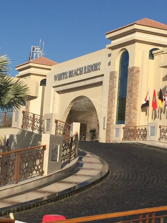 Hoteleinfahrt Pickalbatros White Beach Resort - Hurghada