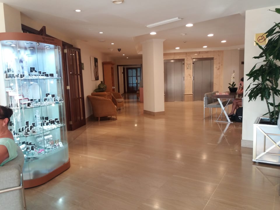 Lobby Hipotels Mercedes