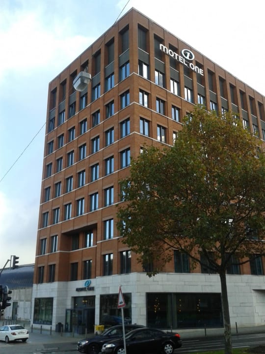 Außenansicht Motel One Wiesbaden