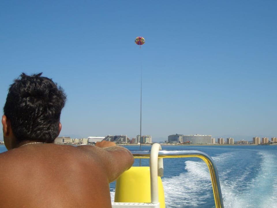 Auch Tandem-parasailing möglich! Royal Wings Hotel