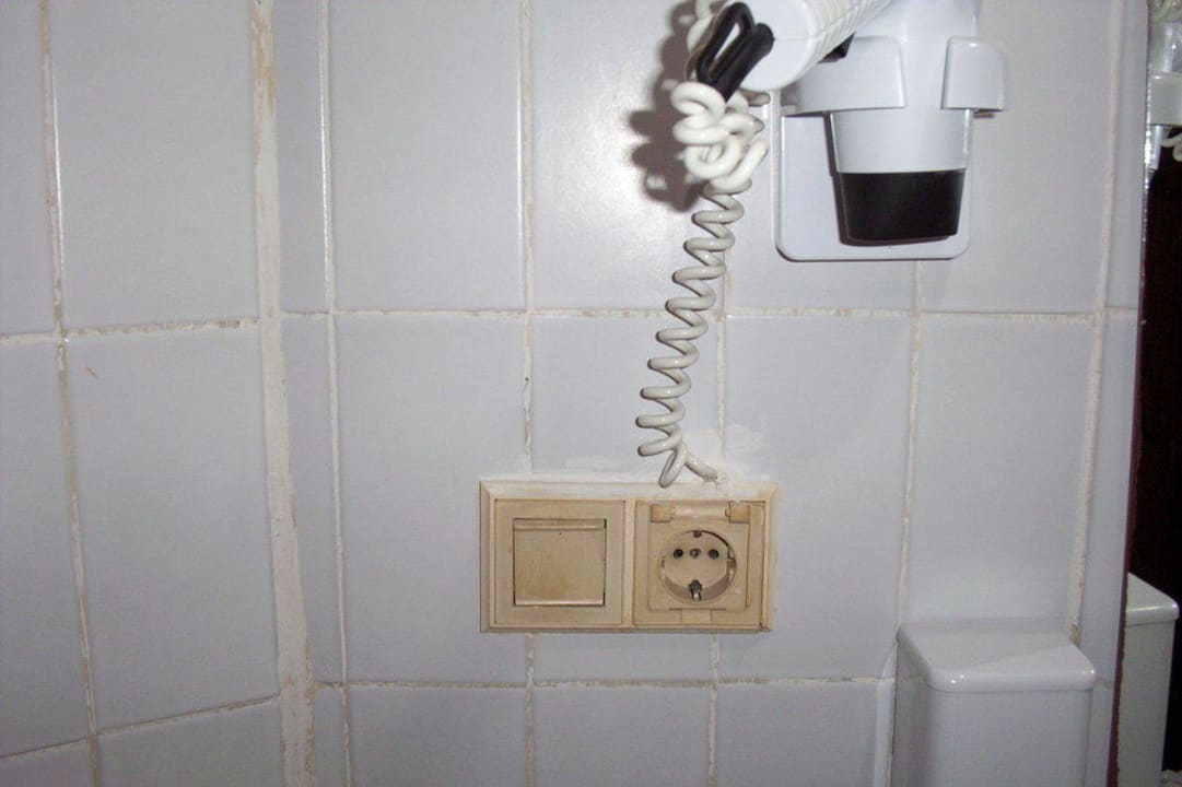 Luxusfön? Sicher im Bad? Hotel Club Tess