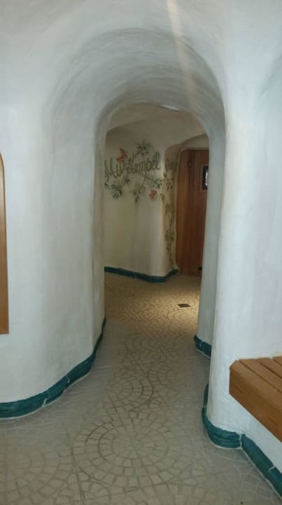 Richtung Duschen und Sauna Evident Hotel Prägant