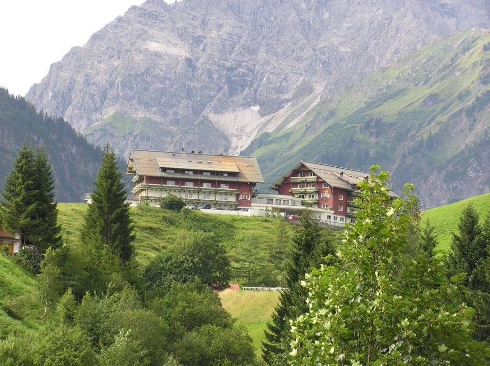 Happy Austria Aussenansicht Haller´s Geniesserhotel