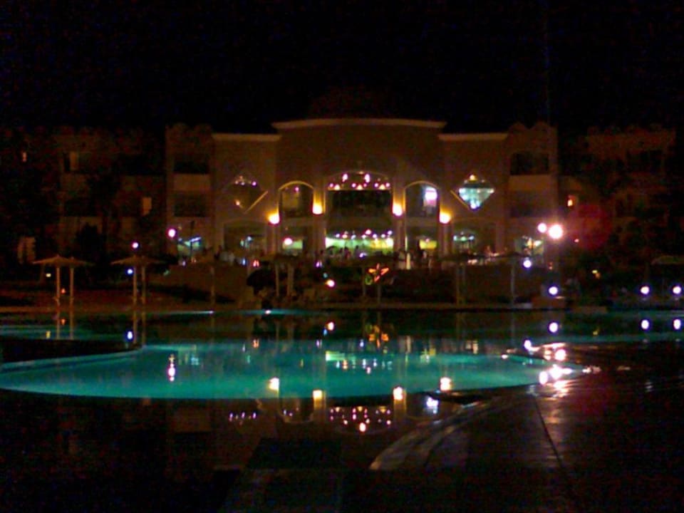 Pool am Abend Utopia Beach Club