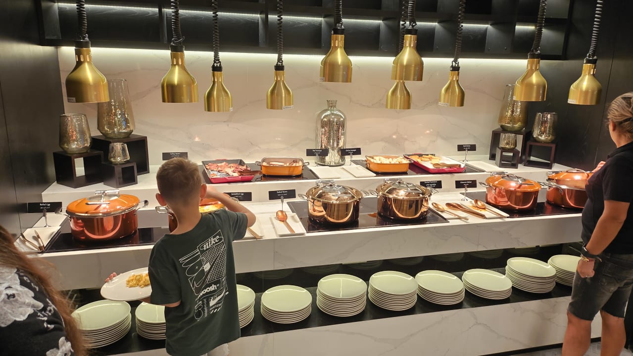 Gastro Rose Rayhaan by Rotana