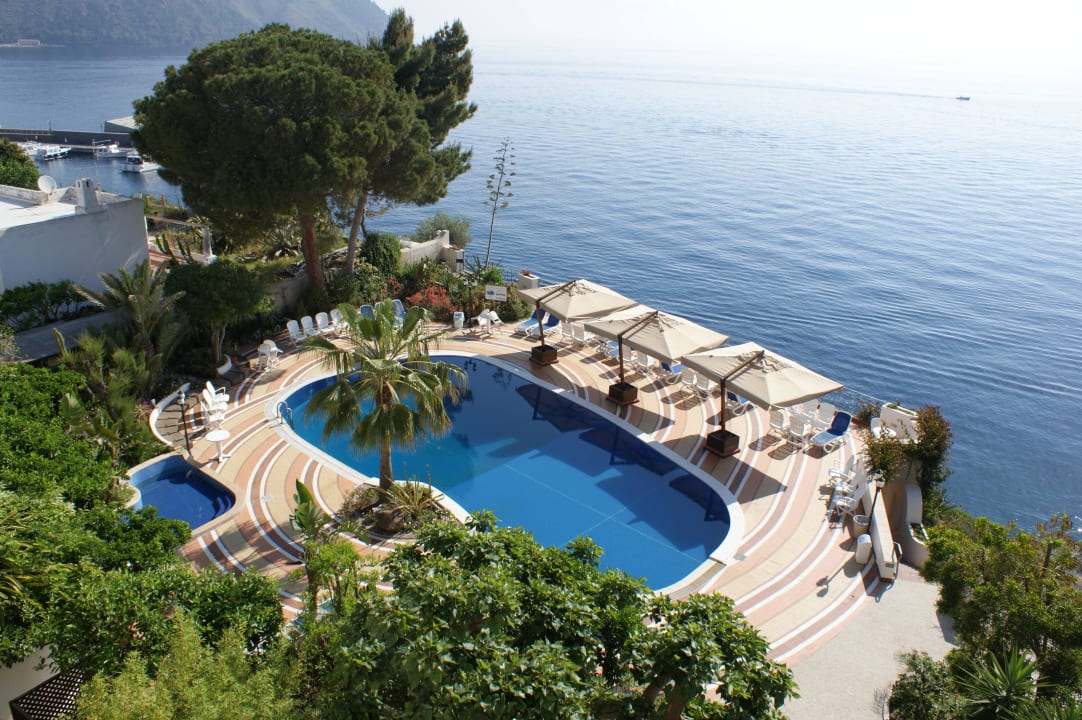 Ausblick auf Pool und Garten Hotel Giardino sul Mare