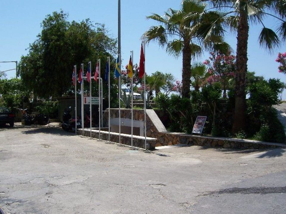 Unterführung zum Strand Blue Diamond Alya