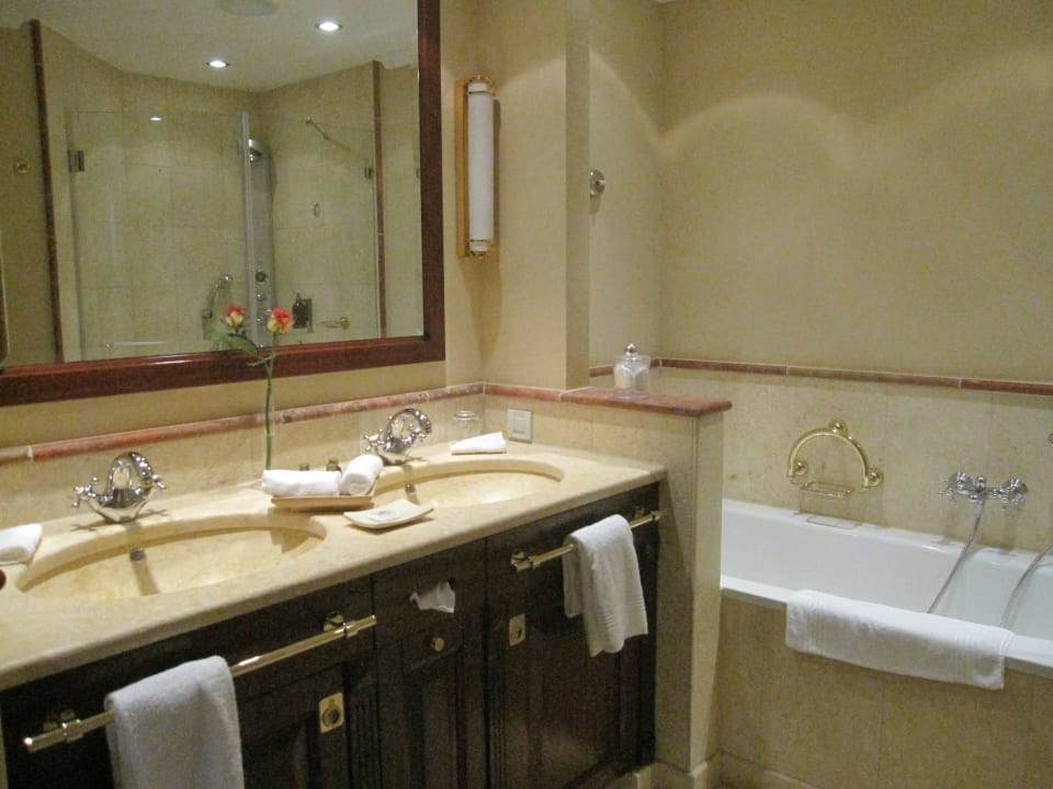 Badezimmer Hotel Yachthafenresidenz Hohe Düne