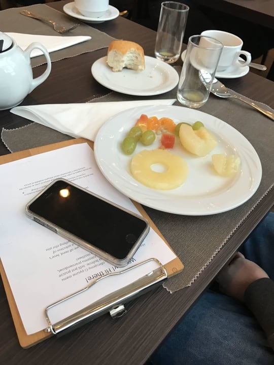 Sałatka owocowa z owoców z puszki w zalewie... Radisson Blu Szczecin