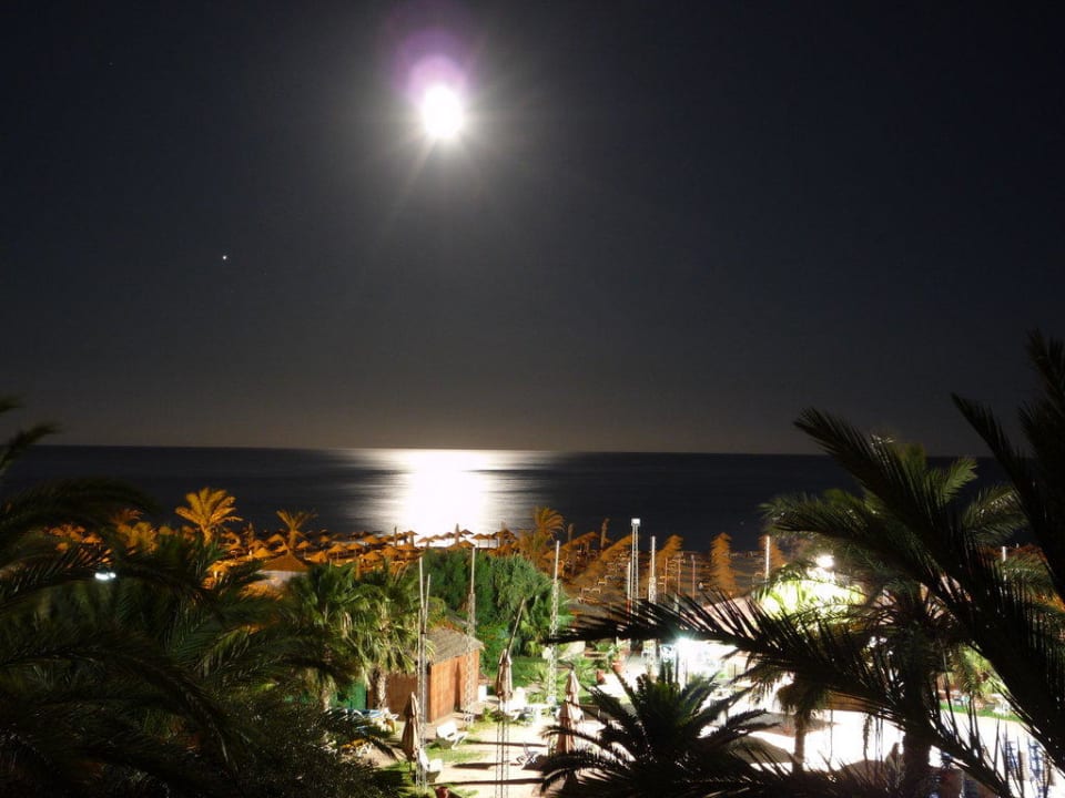 Sicht vom Balkon bei Vollmond Hotel Paradis Palace
