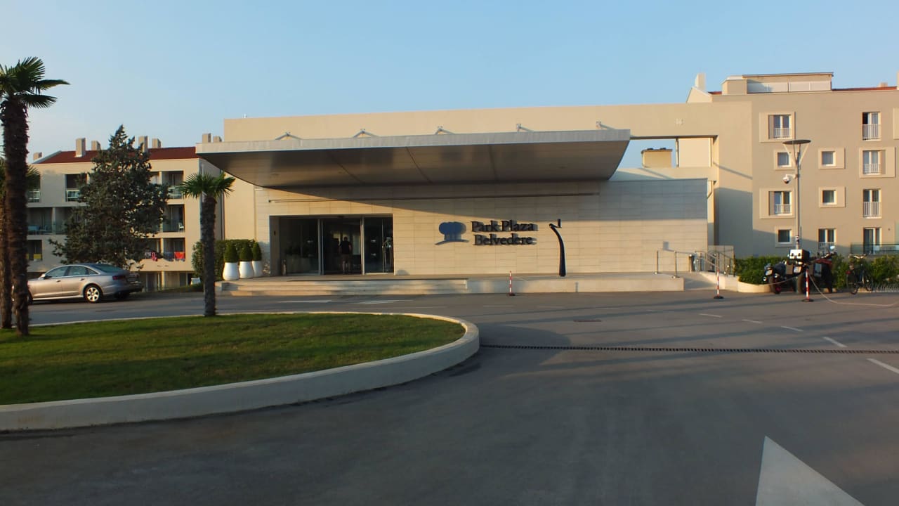 Hotel-Eingang Park Plaza Belvedere Medulin