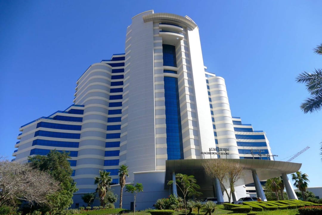 Straßenansicht Hotel Le Meridien Al Aqah Beach Resort