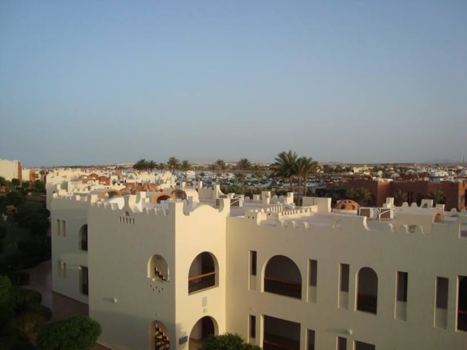 Pohled na část hotelu z vyšších pater SUNRISE Royal Makadi Resort