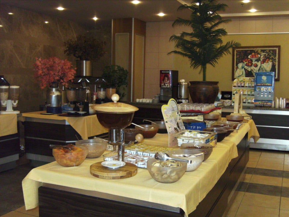 Ein Stückchen vom Frühstücksbuffet Hane Family Resort