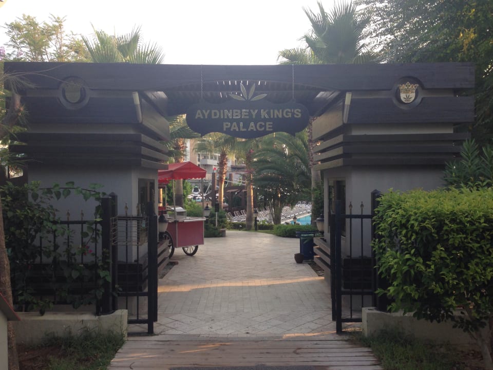 Eingang vom Strand  Aydinbey Kings Palace & Spa