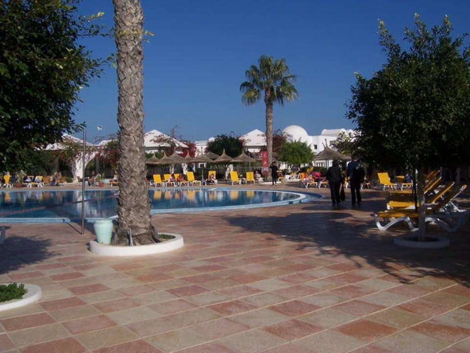 Hinterer Teil des Hauptpools Djerba Aqua Resort