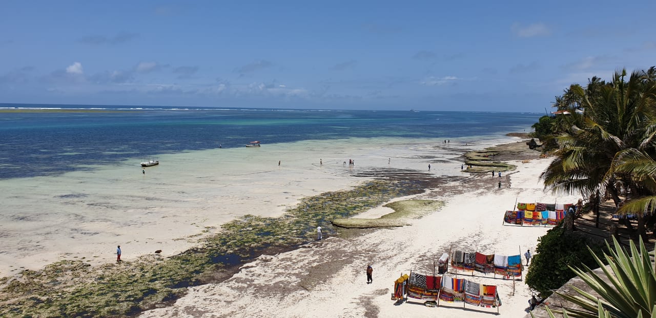 Strand Bahari Beach Hotel