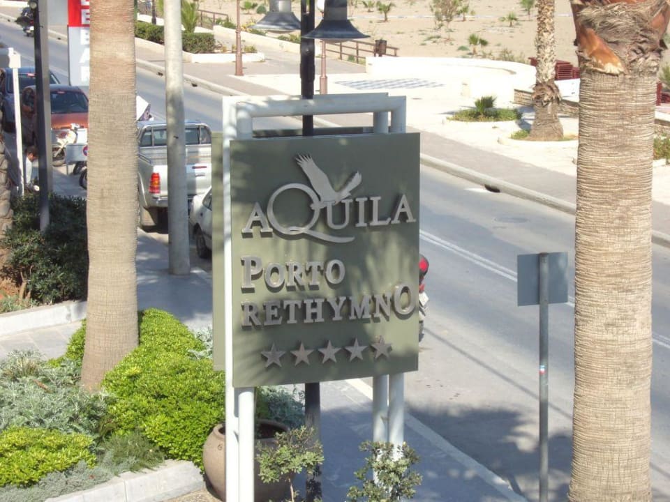 Hotelschild an der Straße Aquila Porto Rethymnon Hotel