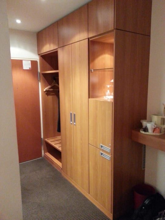 Schrank und Garderobe Hotel Bredeney