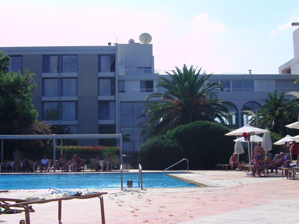 Blick auf das Sportbecken Caravia Beach Hotel
