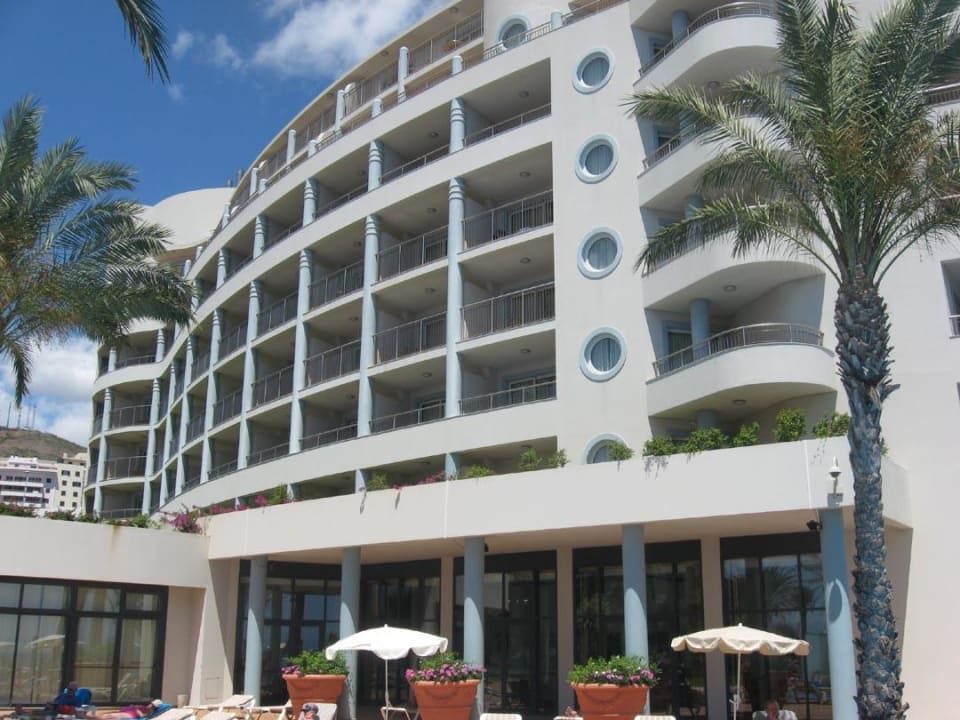 Das Hotel von außen Pestana Grand Ocean Resort