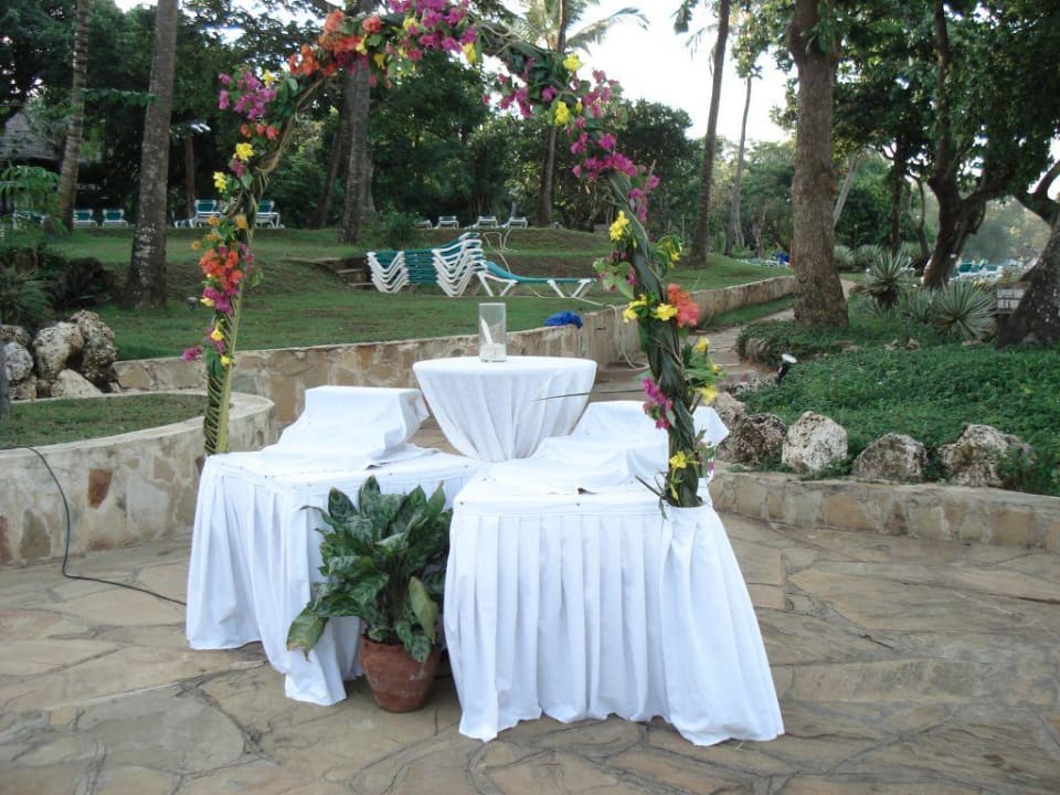 Tisch für den Cocktailabend Baobab Beach Resort & Spa